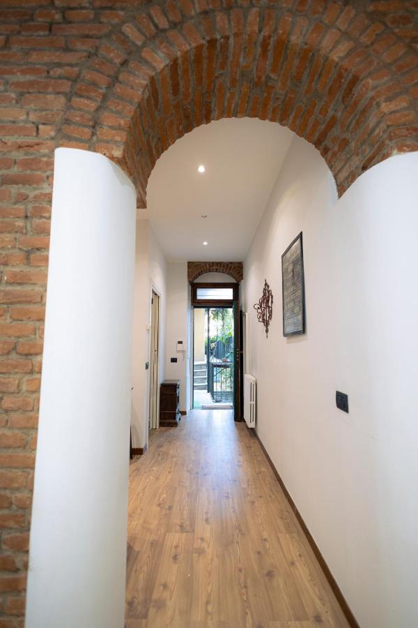 The Red Bricks Home - San Babila Area 米兰 外观 照片