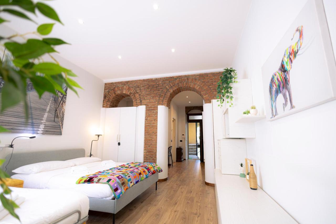 The Red Bricks Home - San Babila Area 米兰 外观 照片